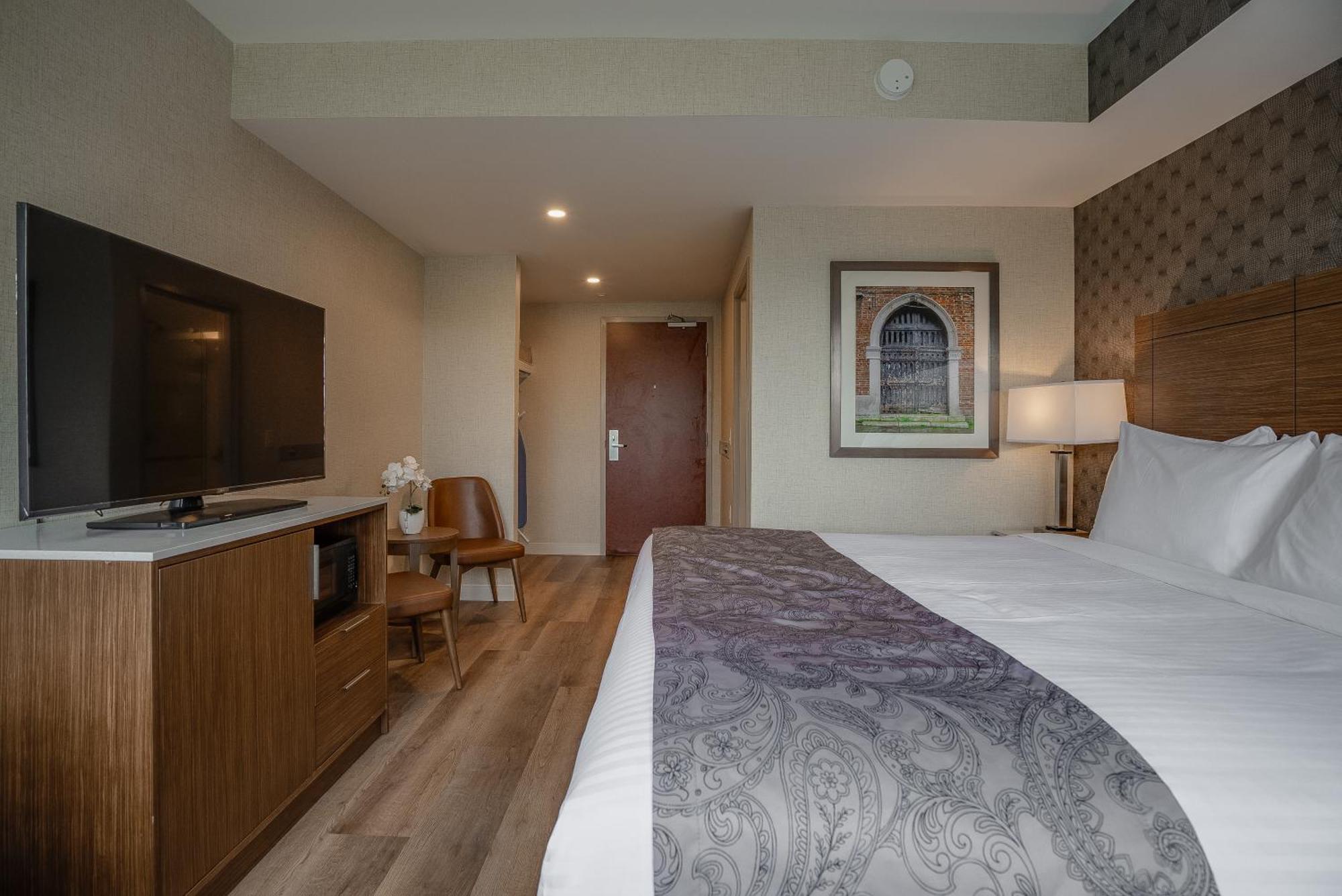 Monte Carlo Inn Oakville Suites Exteriör bild