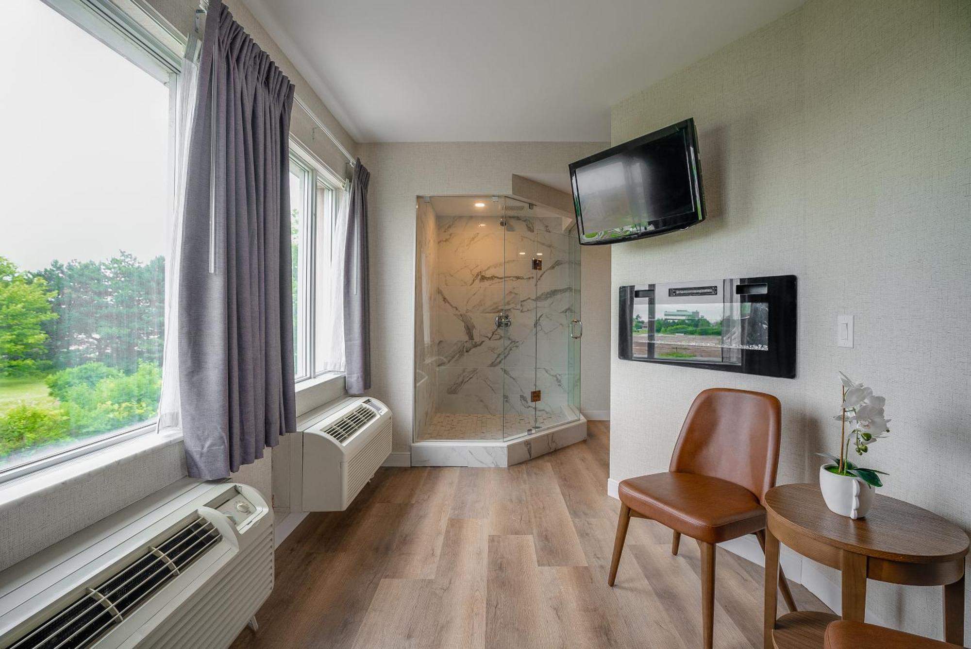 Monte Carlo Inn Oakville Suites Exteriör bild