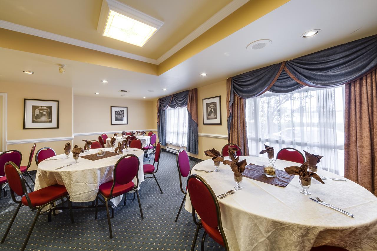 Monte Carlo Inn Oakville Suites Exteriör bild