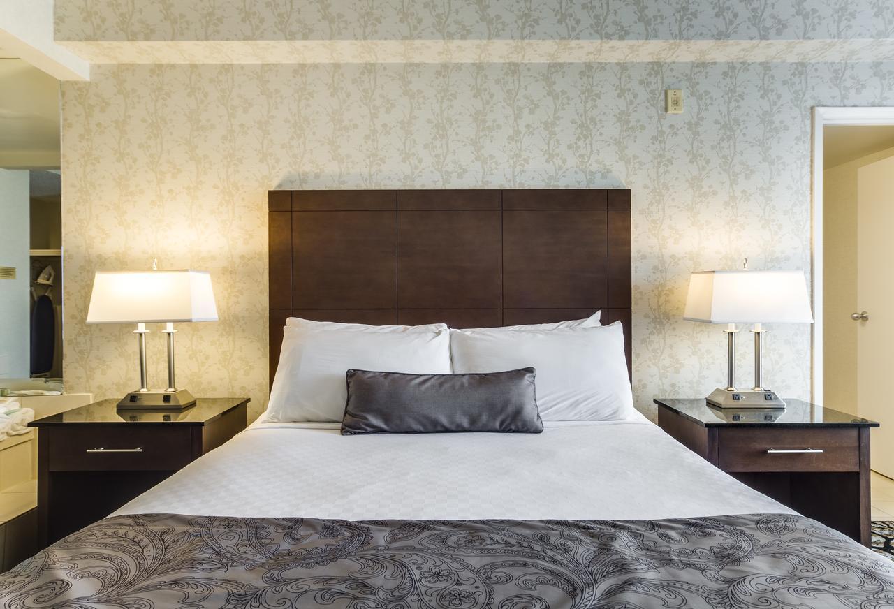 Monte Carlo Inn Oakville Suites Exteriör bild