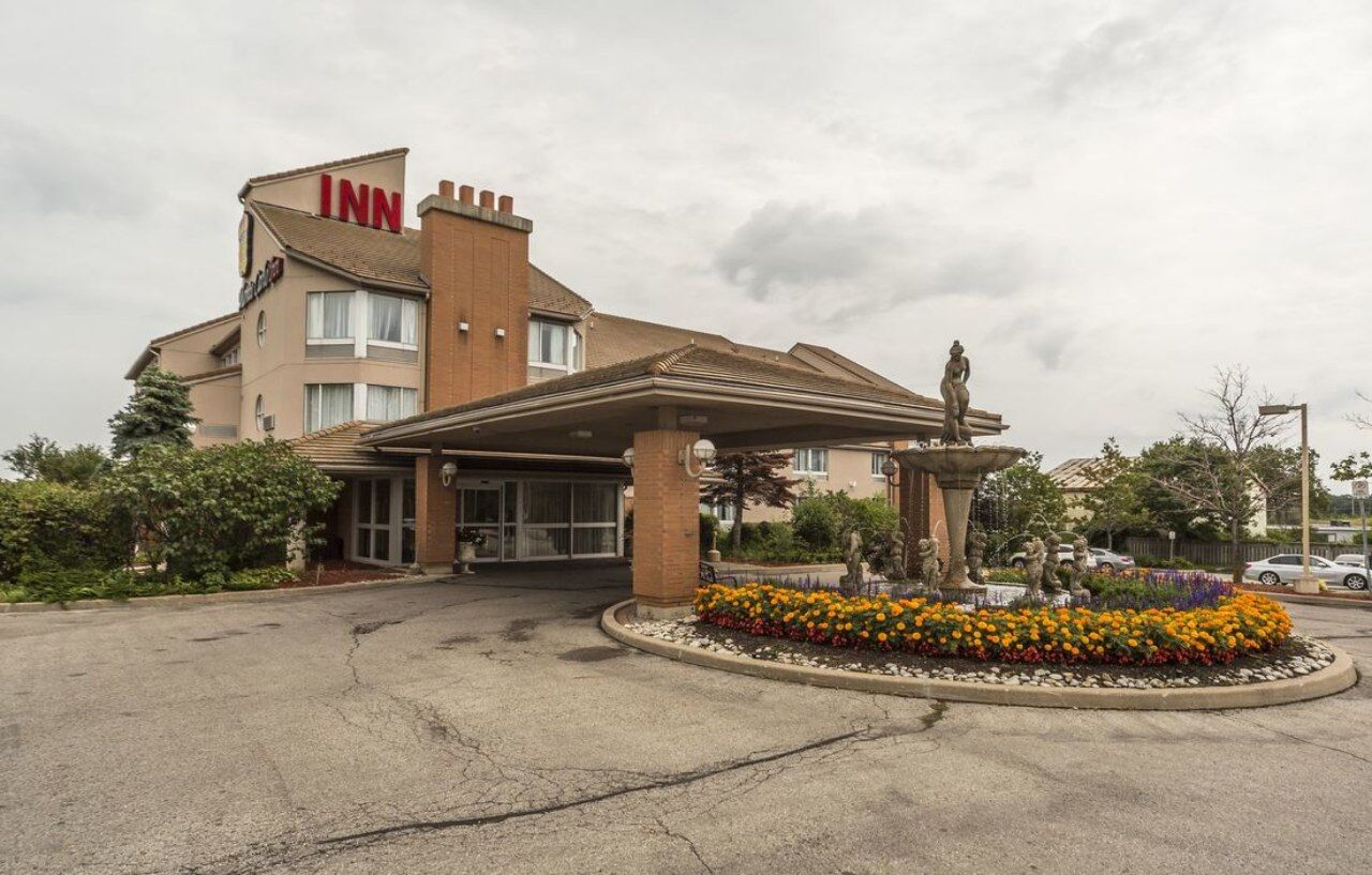 Monte Carlo Inn Oakville Suites Exteriör bild