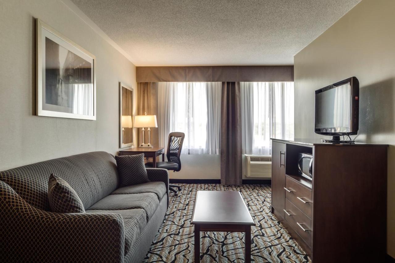Monte Carlo Inn Oakville Suites Exteriör bild