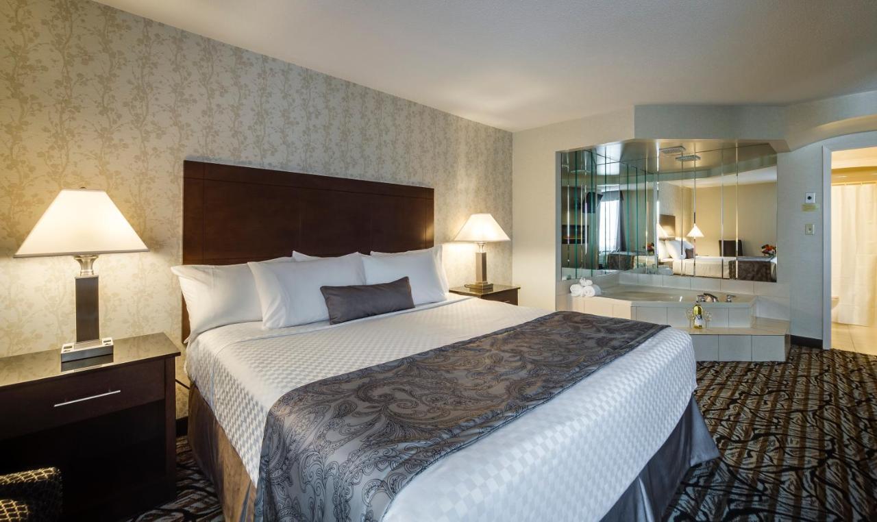 Monte Carlo Inn Oakville Suites Exteriör bild