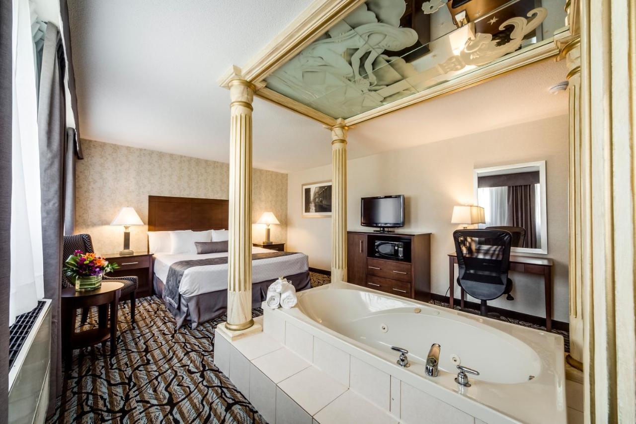 Monte Carlo Inn Oakville Suites Exteriör bild