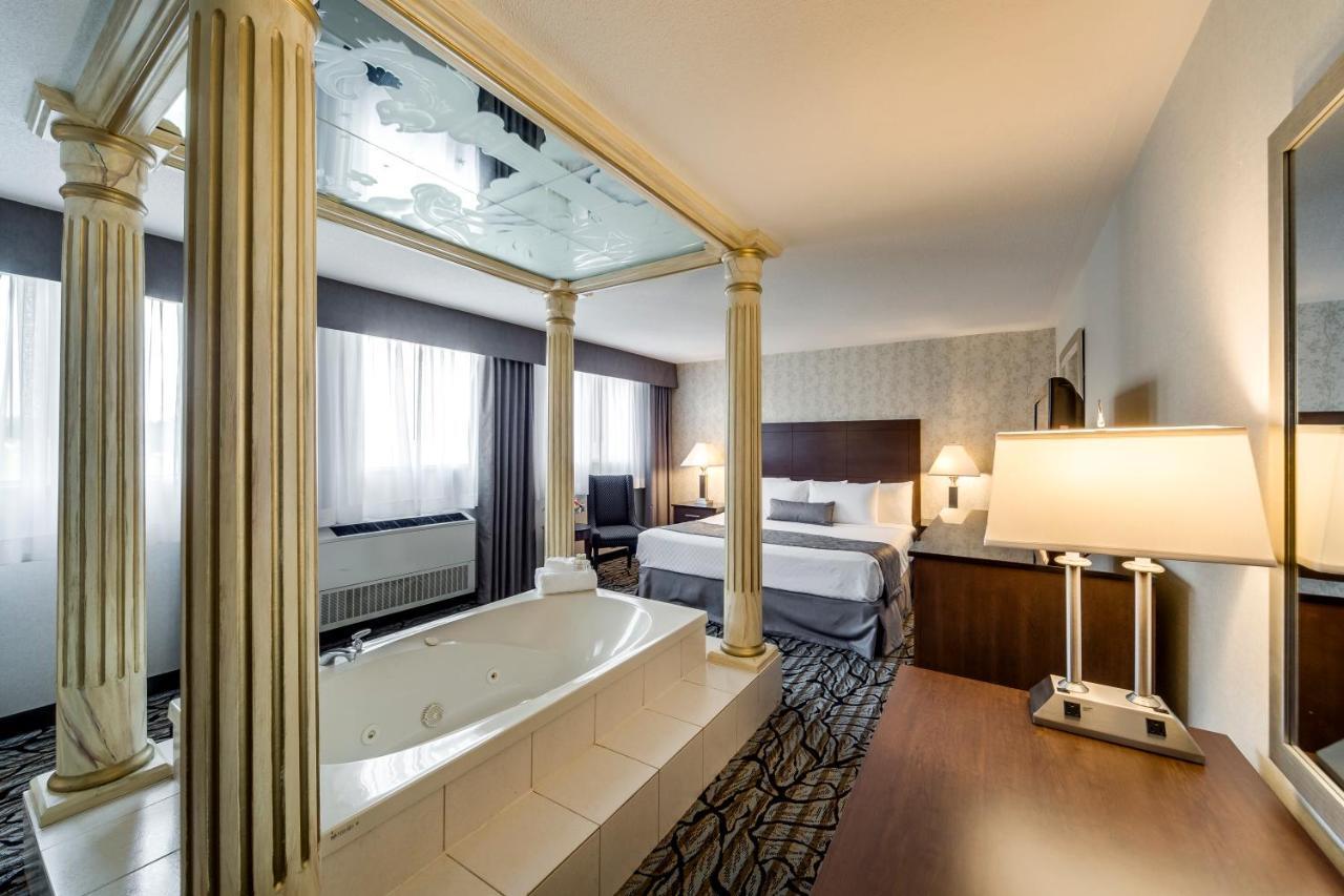 Monte Carlo Inn Oakville Suites Exteriör bild